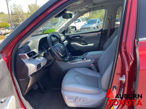 Used 2022 Toyota Highlander Platinum AWD/4WD image 40