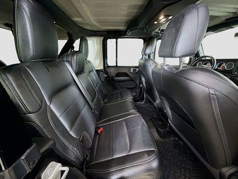 Used 2020 Jeep Wrangler Unlimited Sahara image 23