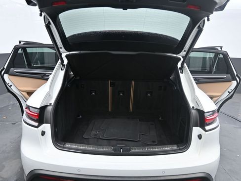 Certified 2022 Porsche Macan image 17