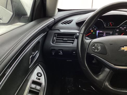 Used 2018 Chevrolet Impala LT FWD image 32
