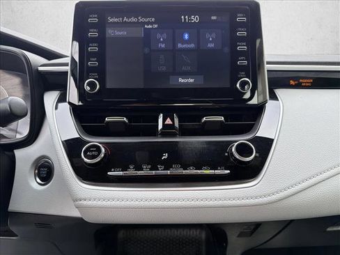 Used 2020 Toyota Corolla SE w/ SE Premium Package image 18