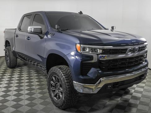 Used 2023 Chevrolet Silverado 1500 LT AWD/4WD image 12