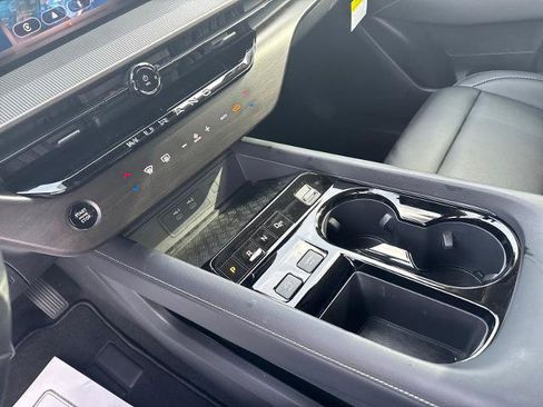 Certified 2025 Nissan Murano SV image 19