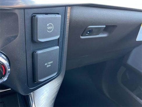 New 2025 Ford F150 King Ranch w/ FX4 Off-Road Package image 30
