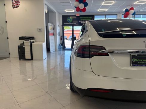 Used 2019 Tesla Model X AWD/4WD image 15