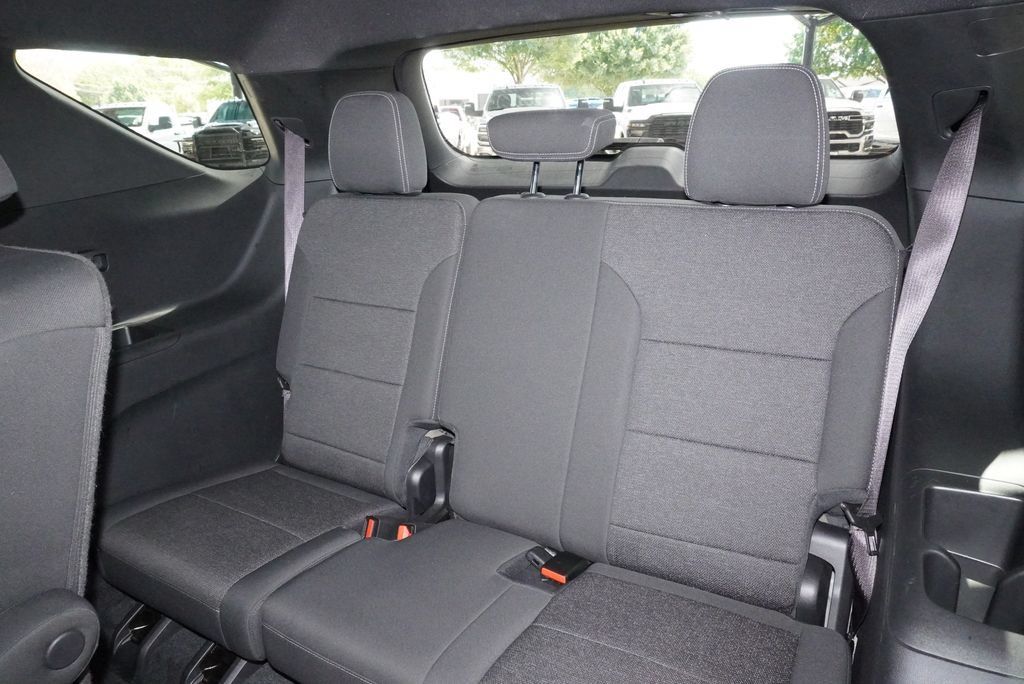 Used 2024 Chevrolet Traverse LT FWD image 26