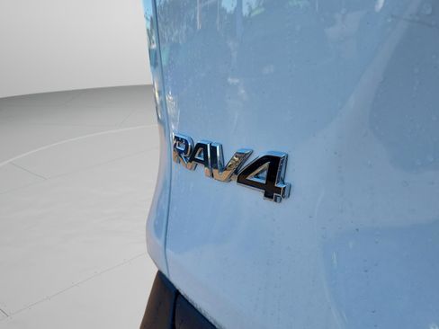 Used 2021 Toyota RAV4 LE image 6