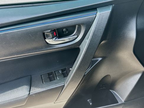 Used 2017 Toyota Corolla SE FWD image 14