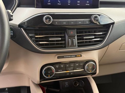 Used 2022 Ford Escape SE w/ Convenience Package image 24