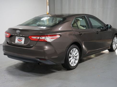 Used 2018 Toyota Camry LE image 8