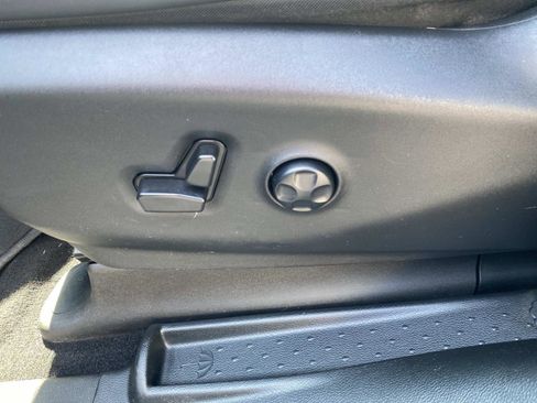 Certified 2025 Chrysler Pacifica Select image 23