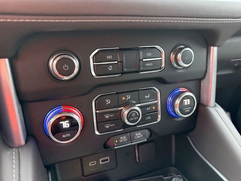 Used 2024 GMC Yukon SLE w/ Gmc Pro Safety Plus Package image 16