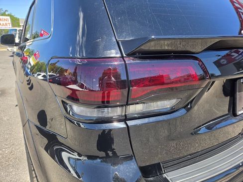 Used 2018 Jeep Grand Cherokee Trackhawk AWD/4WD image 15