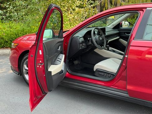 Certified 2023 Honda Accord EX image 8