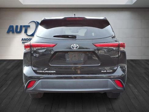 Used 2022 Toyota Highlander XLE image 10