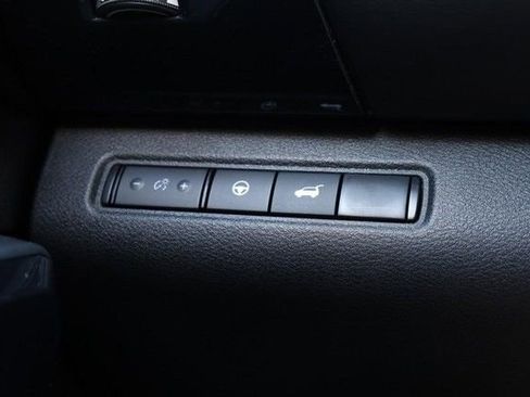 Certified 2025 Nissan Pathfinder SV FWD image 20