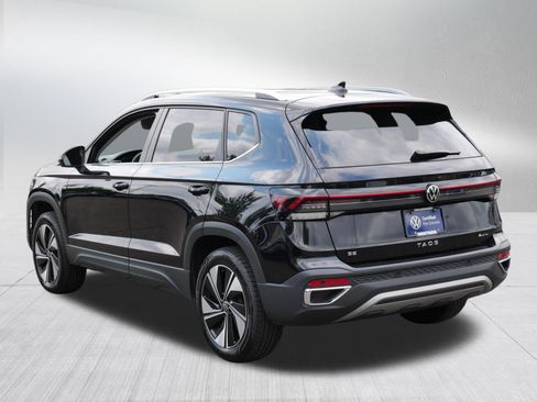 Certified 2025 Volkswagen Taos SE AWD/4WD image 5