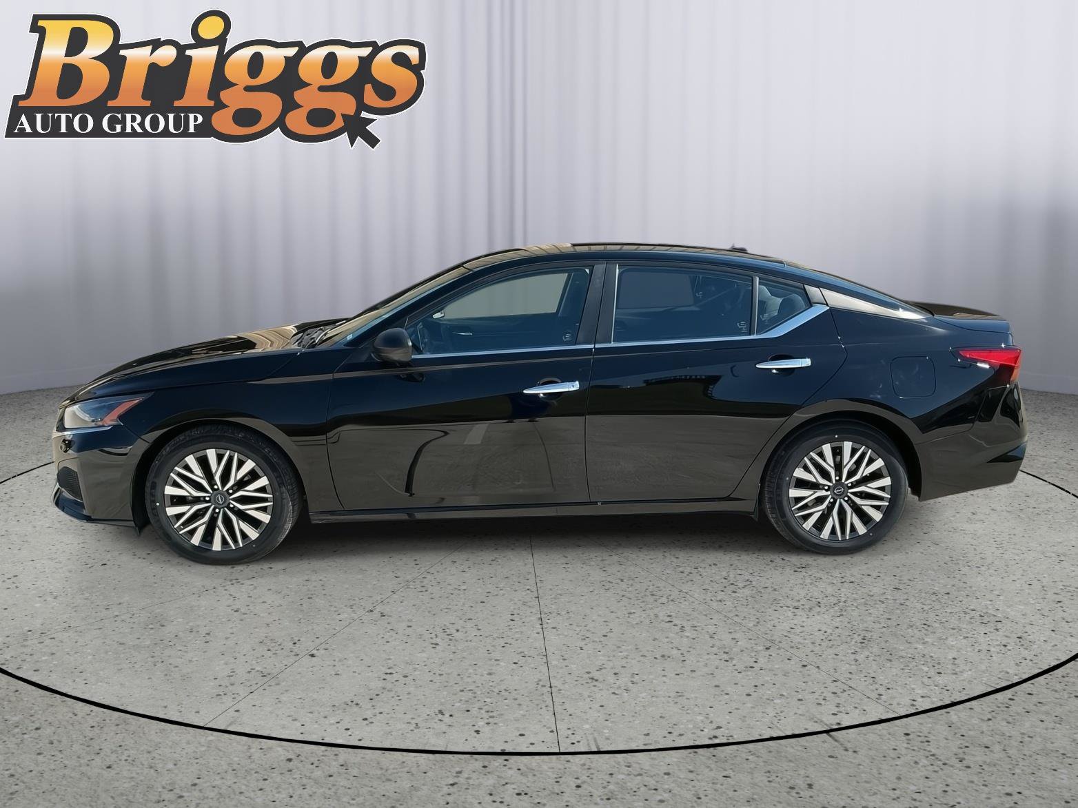 Used 2024 Nissan Altima 2.5 SV FWD image 2