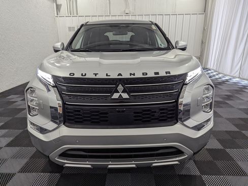 Used 2023 Mitsubishi Outlander SE AWD/4WD image 3