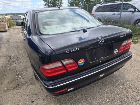 Used 2000 Mercedes-Benz E 320 4MATIC Sedan image 5
