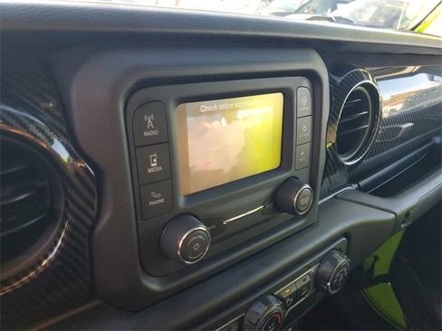 Used 2021 Jeep Gladiator Willys image 21