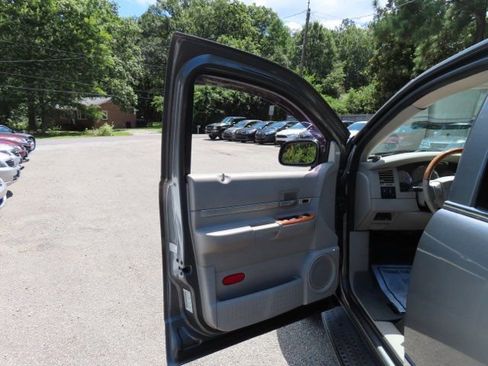 Used 2007 Chrysler Aspen Limited image 19