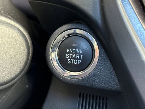 Used 2025 Subaru Forester Premium image 33