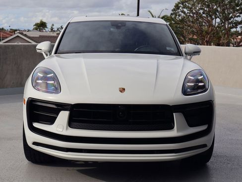 Certified 2023 Porsche Macan image 6