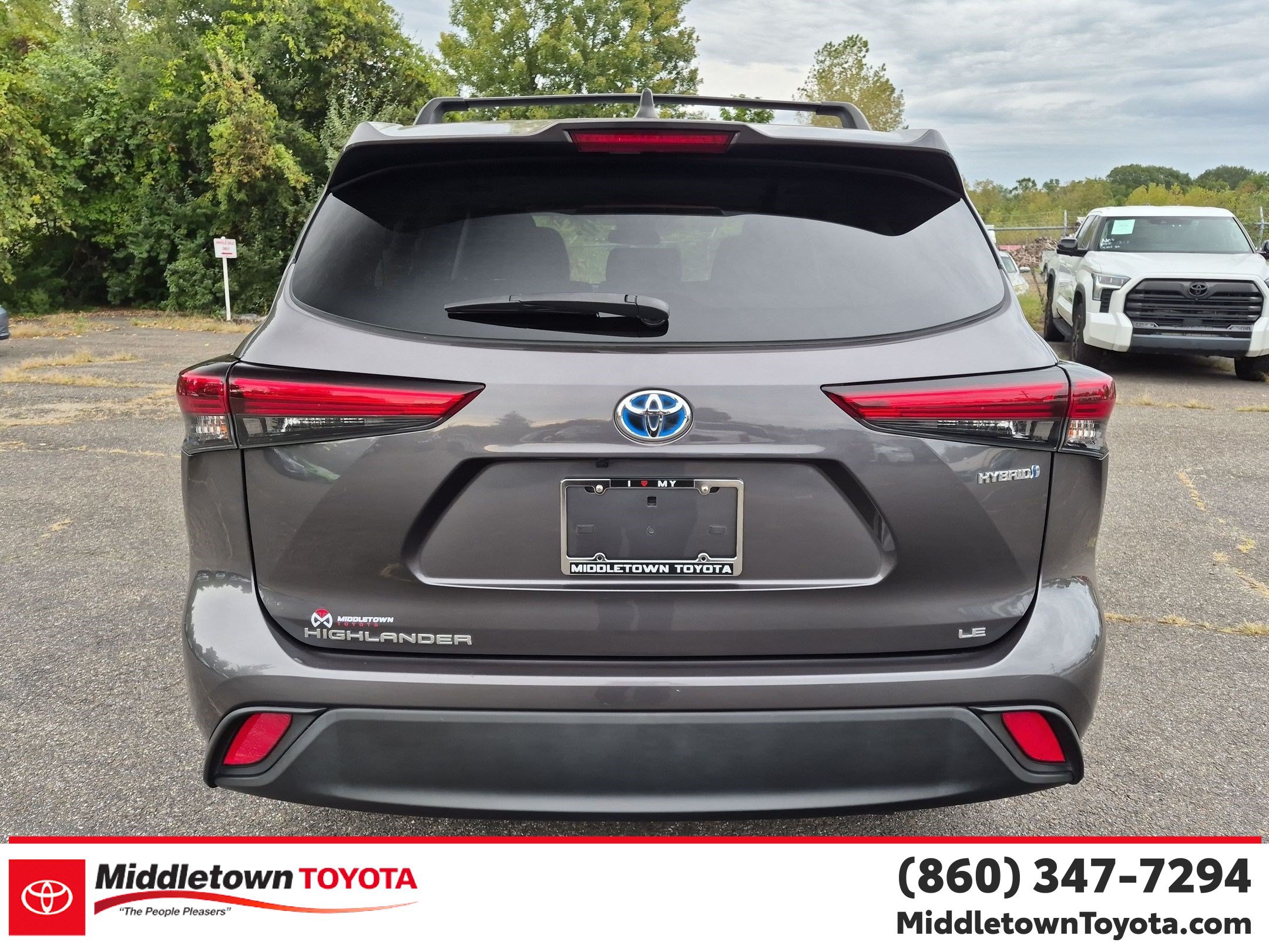 Used 2023 Toyota Highlander LE AWD/4WD image 4