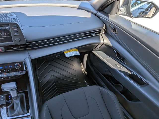 Certified 2026 Hyundai Elantra SEL Sport Premium FWD image 18