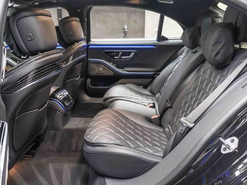 Certified 2022 Mercedes-Benz S 580 4MATIC Sedan w/ AMG Line Package image 17