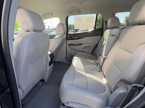 Used 2023 GMC Acadia SLT image 9