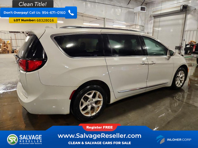 Used 2017 Chrysler Pacifica Touring-L Plus w/ Tire & Wheel Group FWD image 4