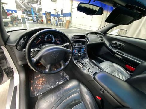 Used 2001 Chevrolet Corvette Coupe w/ Preferred Equipment Group2 RWD image 26