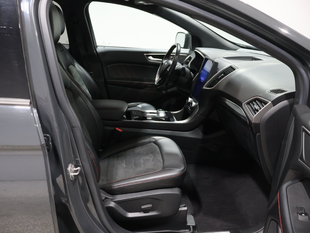 Used 2021 Ford Edge ST-Line w/ Cold Weather Package AWD/4WD image 25