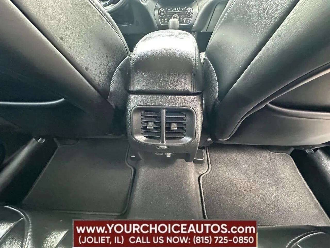 Used 2021 Jeep Cherokee Latitude Plus FWD image 18