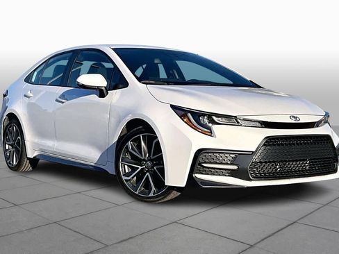 Used 2022 Toyota Corolla SE image 3