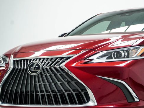 Used 2025 Lexus ES 350 w/ Premium Package FWD image 2