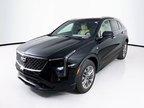 Used 2025 Cadillac XT4 Premium Luxury image 4
