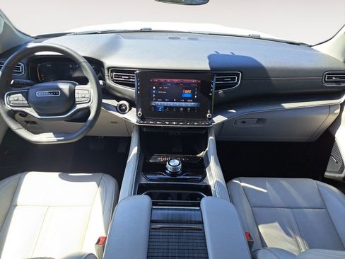 Used 2024 Jeep Wagoneer Series II w/ Flexible Seating Group image 10