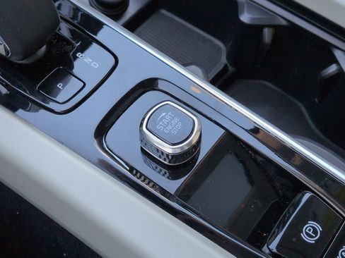 Certified 2023 Volvo XC60 T8 Plus image 20