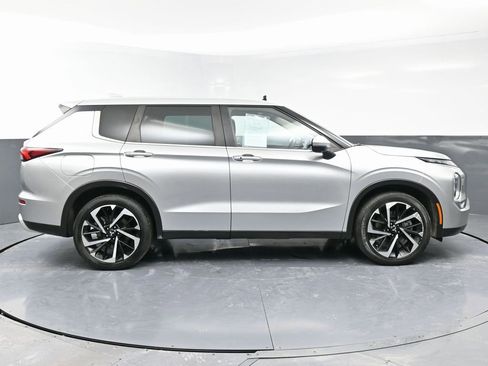 Used 2023 Mitsubishi Outlander SE image 8