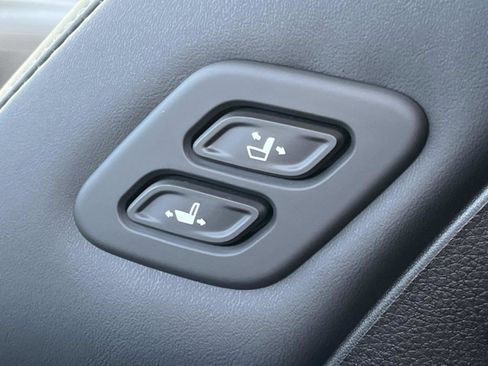 New 2026 Kia Carnival EX FWD image 17
