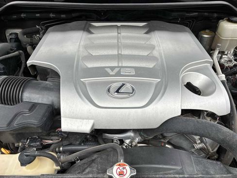 Used 2017 Lexus LX 570 4WD w/ Luxury Package image 18