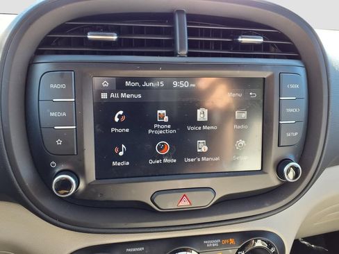 Used 2025 Kia Soul LX w/ LX Technology Package FWD image 12