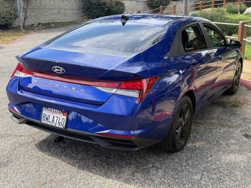 Used 2021 Hyundai Elantra SEL image 2