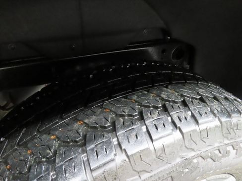 Used 2023 GMC Canyon Denali image 36