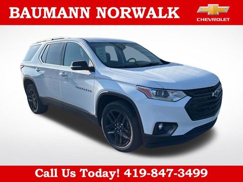 Used 2021 Chevrolet Traverse LT FWD image 2