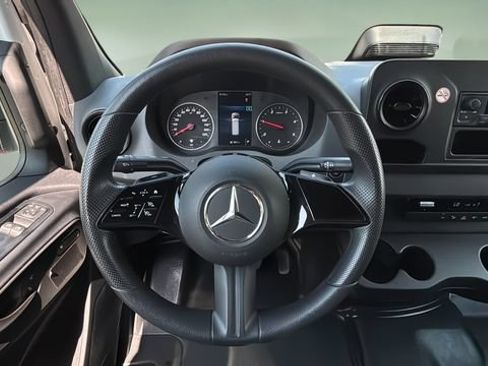 Used 2025 Mercedes-Benz Sprinter 2500 image 13