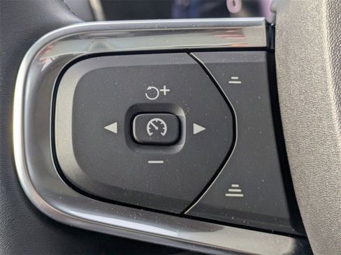 New 2025 Volvo XC40 B5 Core w/ Protection Package Premier image 27